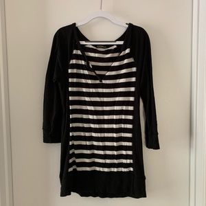 Striped V-Neck 3/4 Sleeve Top